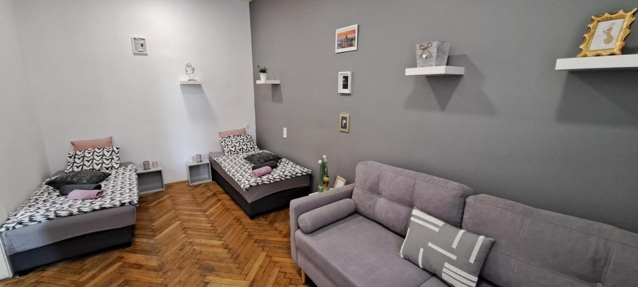 Sweet 16 Apartment In The Party District Budapest Exteriör bild